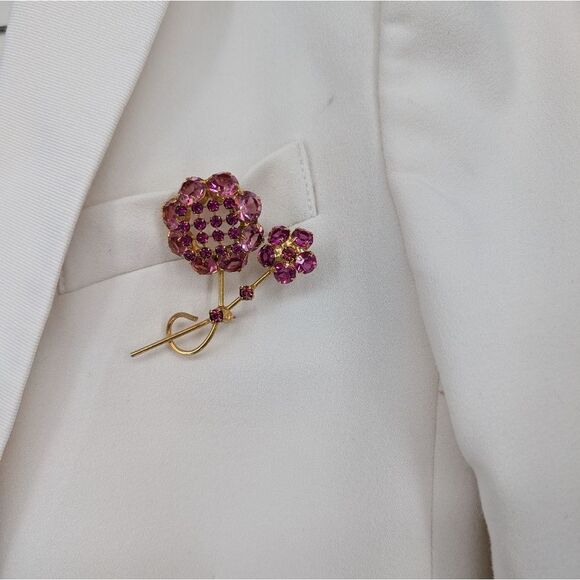 Elegant Floral Brooch with Pink and Gold Accents Vintage 1950s - Picture 6 of 7